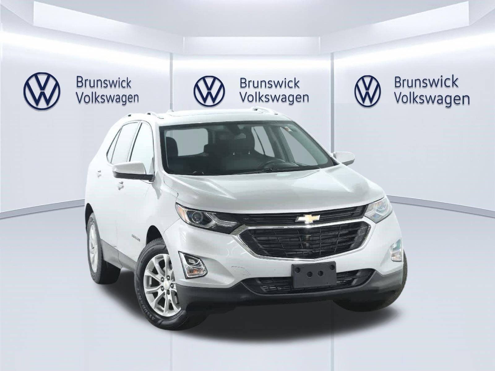 Used 2018 Chevrolet Equinox LT with VIN 2GNAXJEV8J6102513 for sale in Brunswick, OH