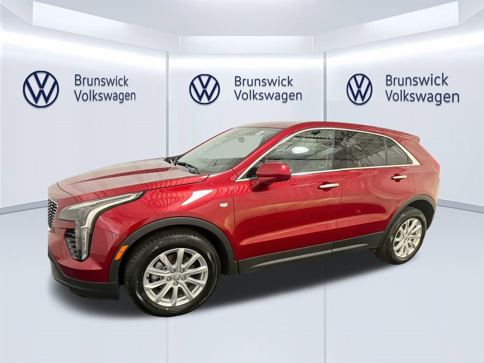 2023 Cadillac XT4 Luxury photo 2