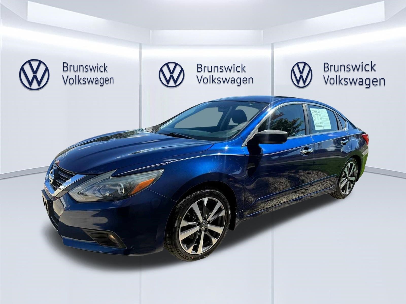Used 2016 Nissan Altima SR with VIN 1N4AL3AP5GC183869 for sale in Brunswick, OH