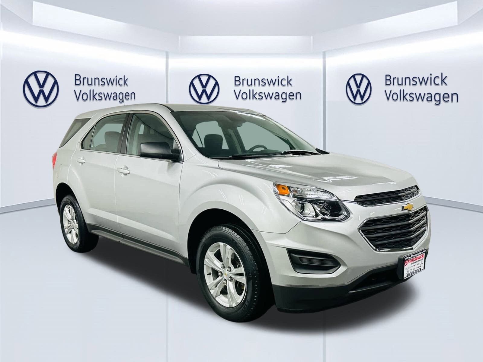 2017 Chevrolet Equinox LS photo 3