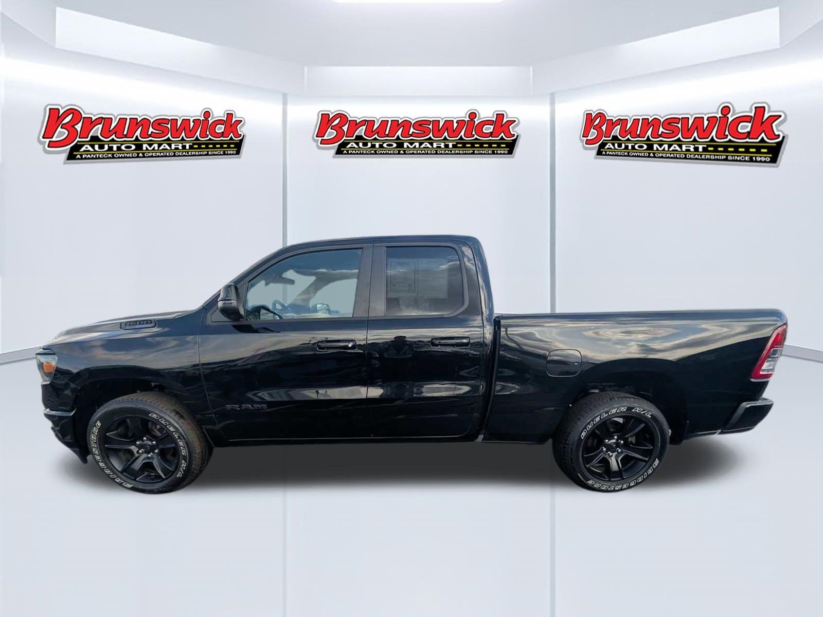 View vehicle photo 4