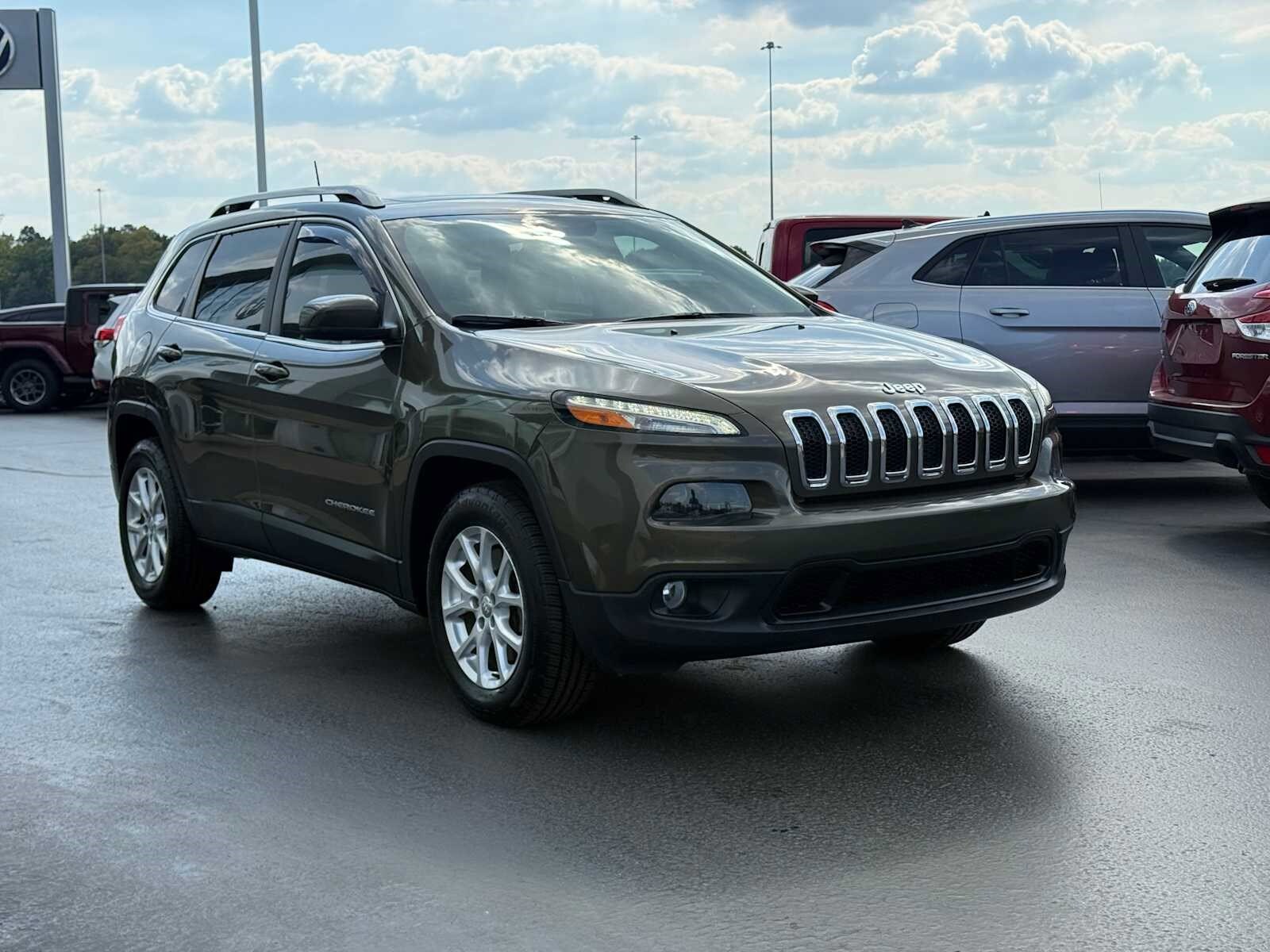 2016 Jeep Cherokee Latitude photo 2