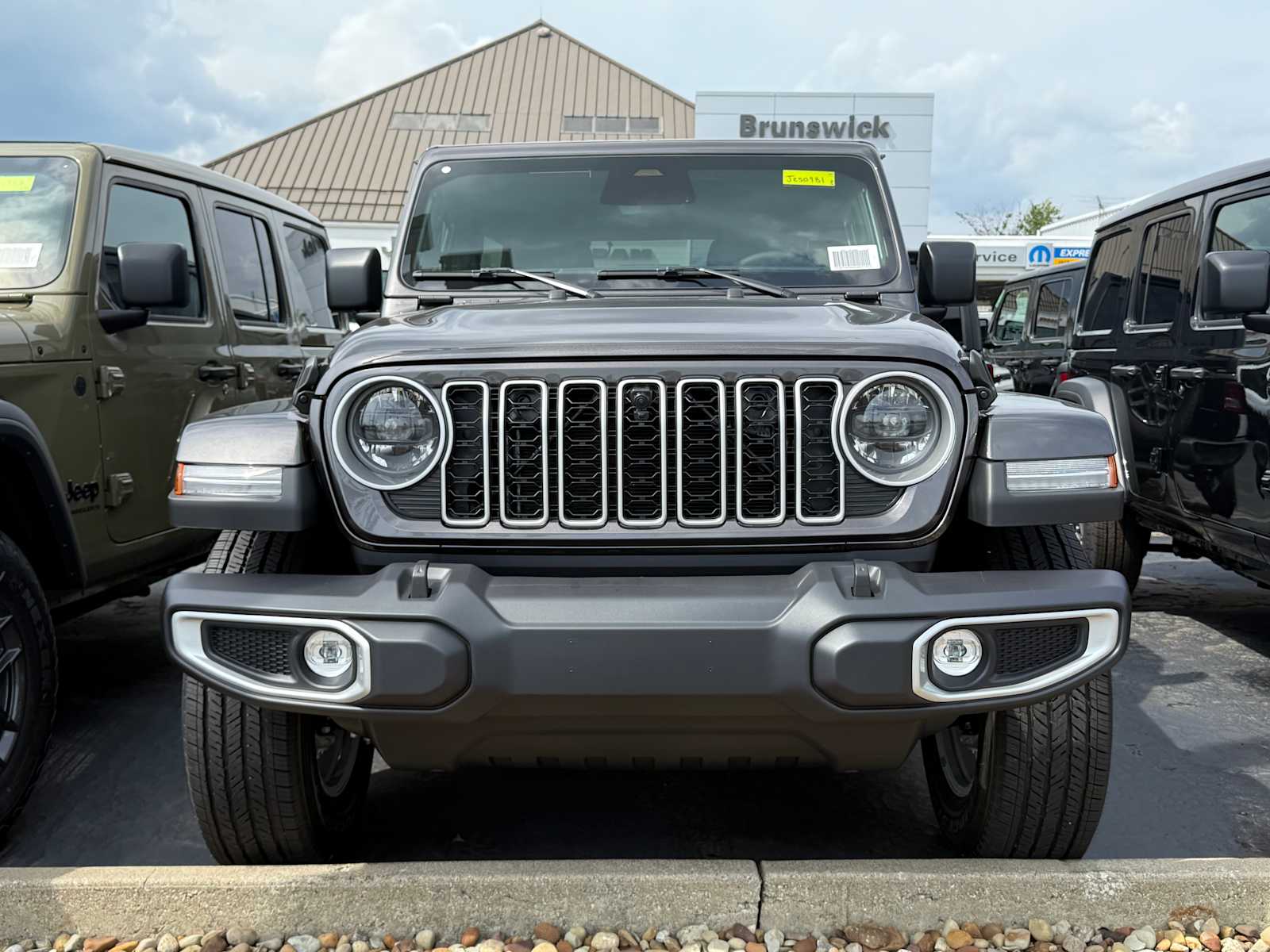 2025 Jeep Wrangler Sahara photo 2
