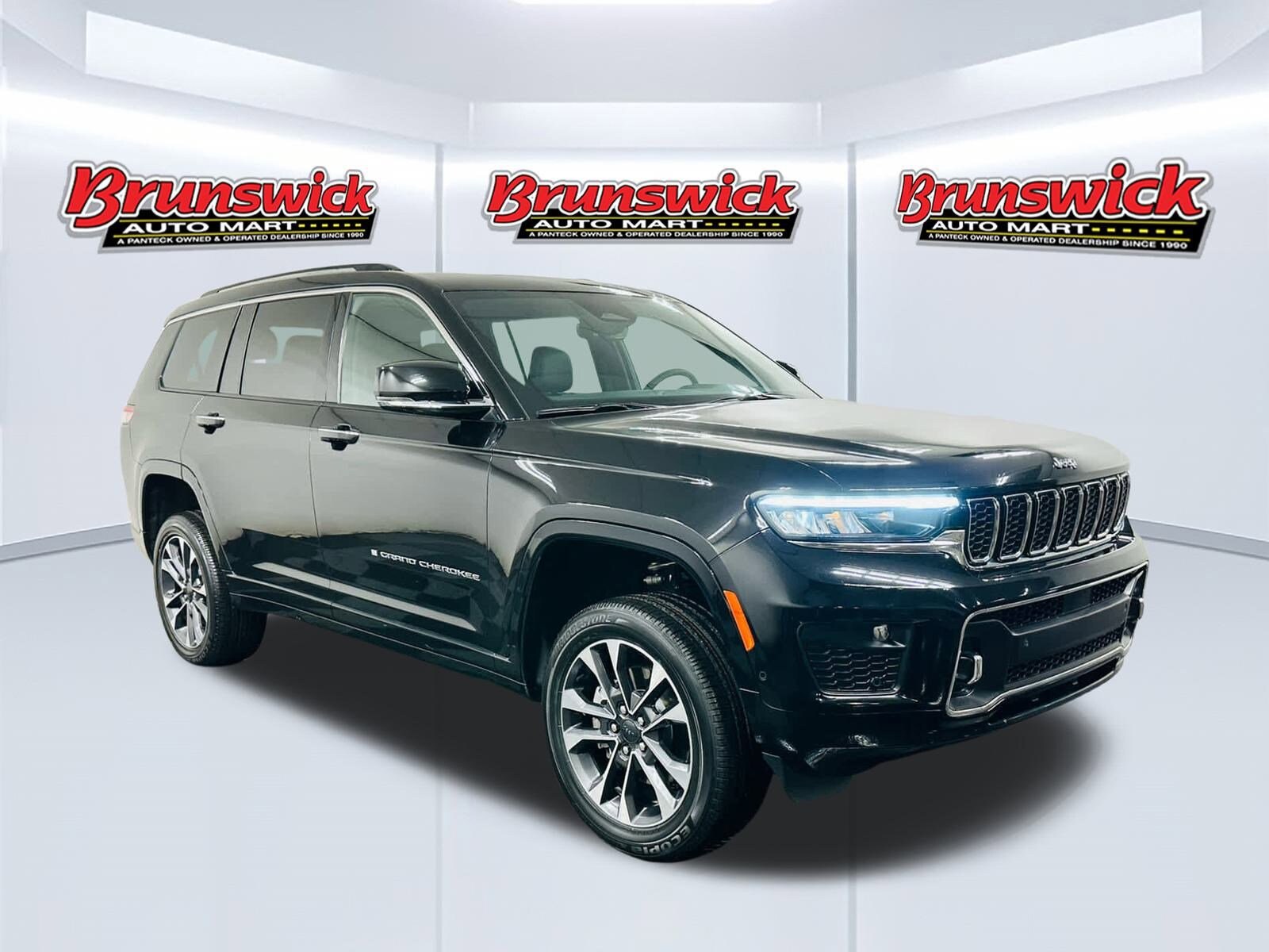 2023 Jeep Grand Cherokee Overland photo 3