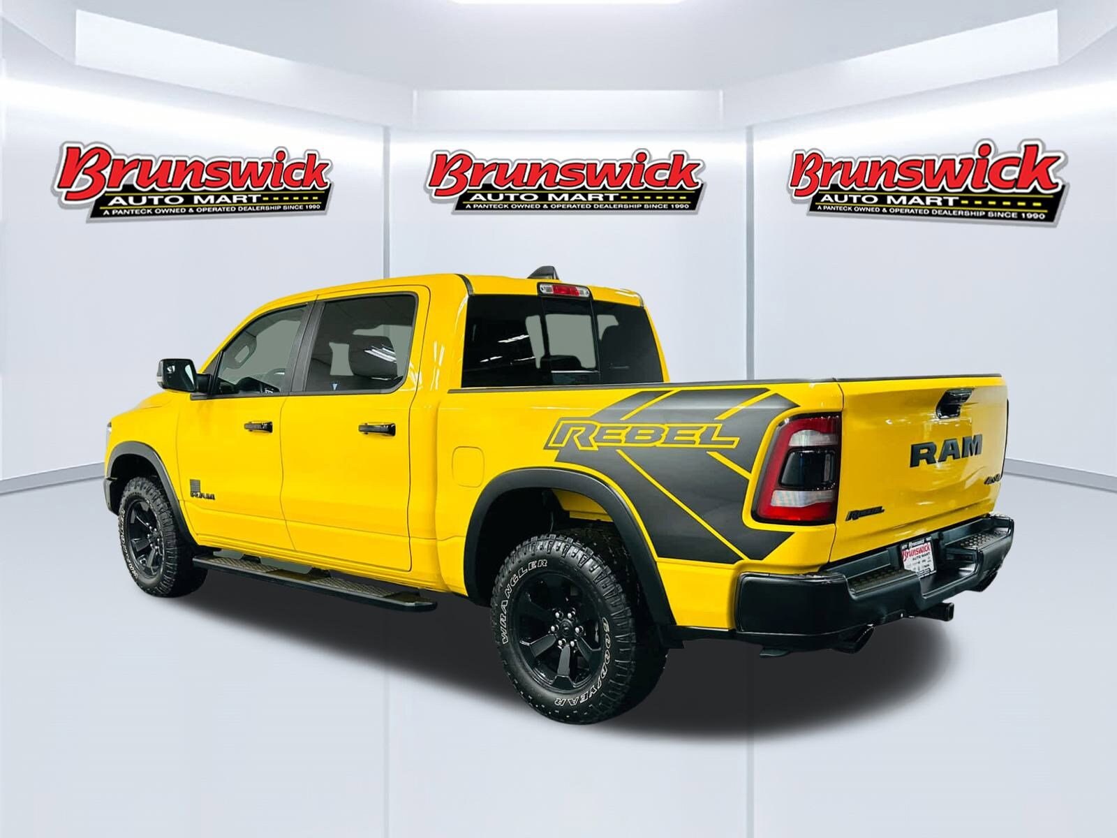 2023 Ram 1500 Rebel photo 3