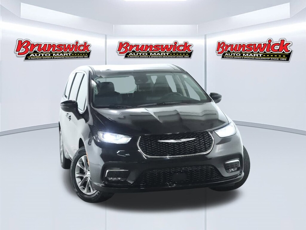 Used 2023 Chrysler Pacifica Touring L Van Passenger Van