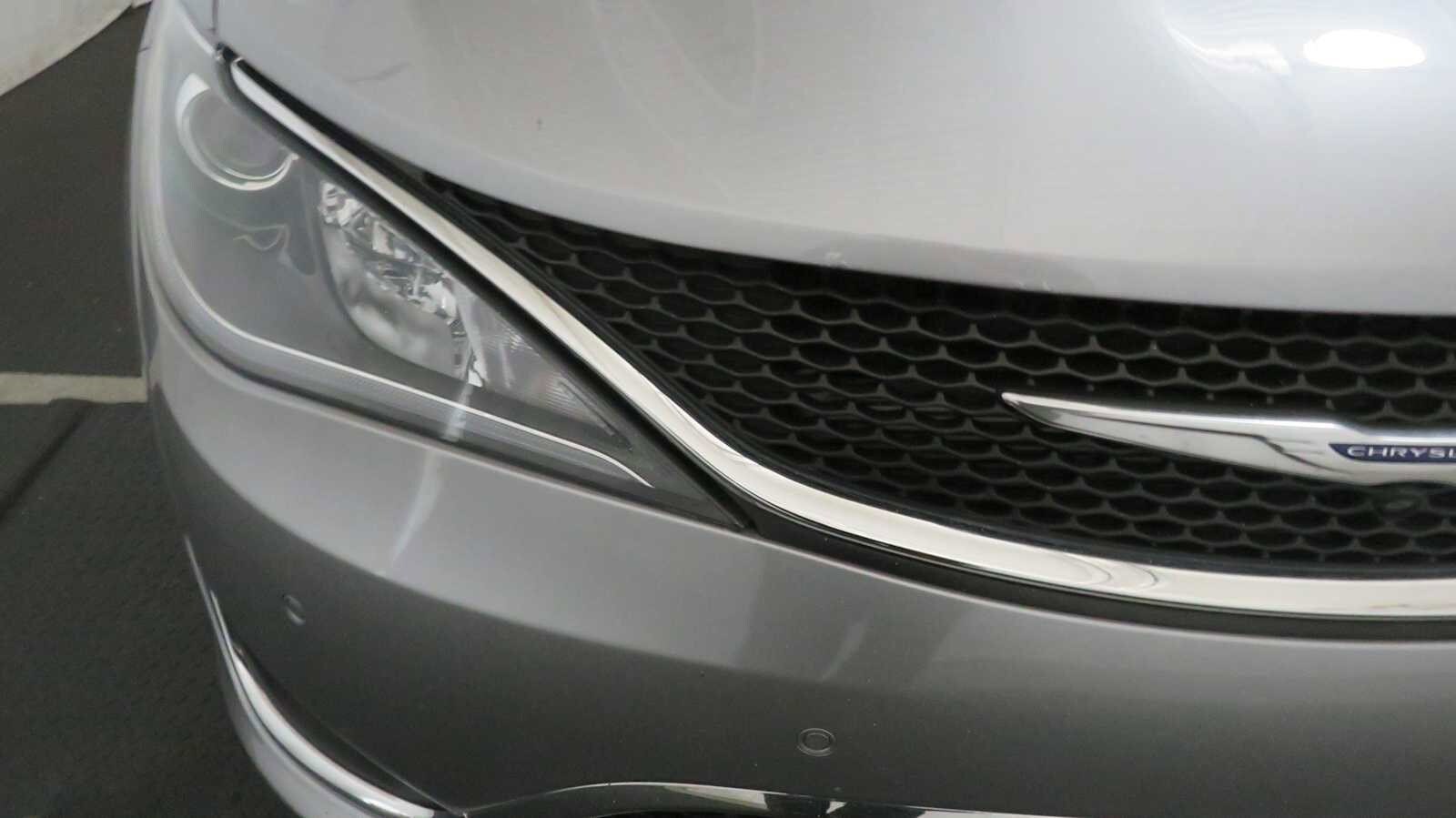 2020 Chrysler Pacifica Limited photo 4