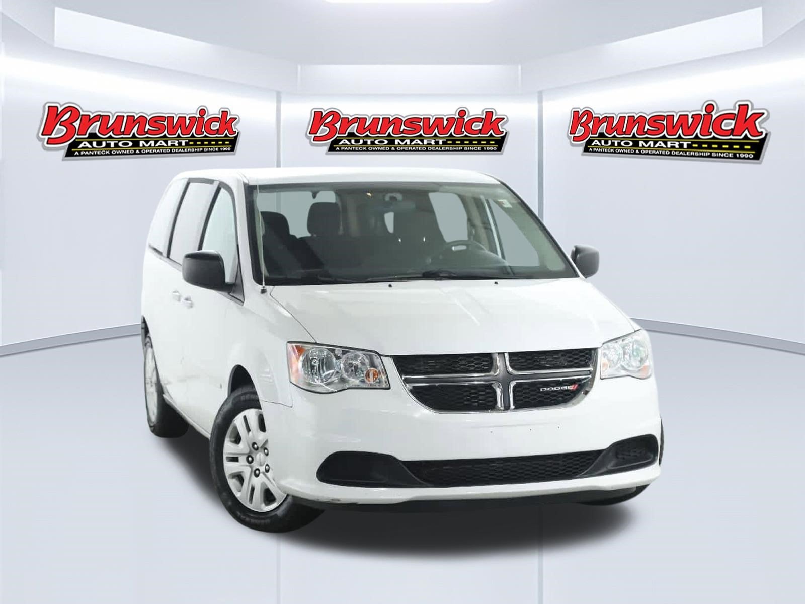 Used 2016 Dodge Grand Caravan SE with VIN 2C4RDGBG7GR335979 for sale in Brunswick, OH