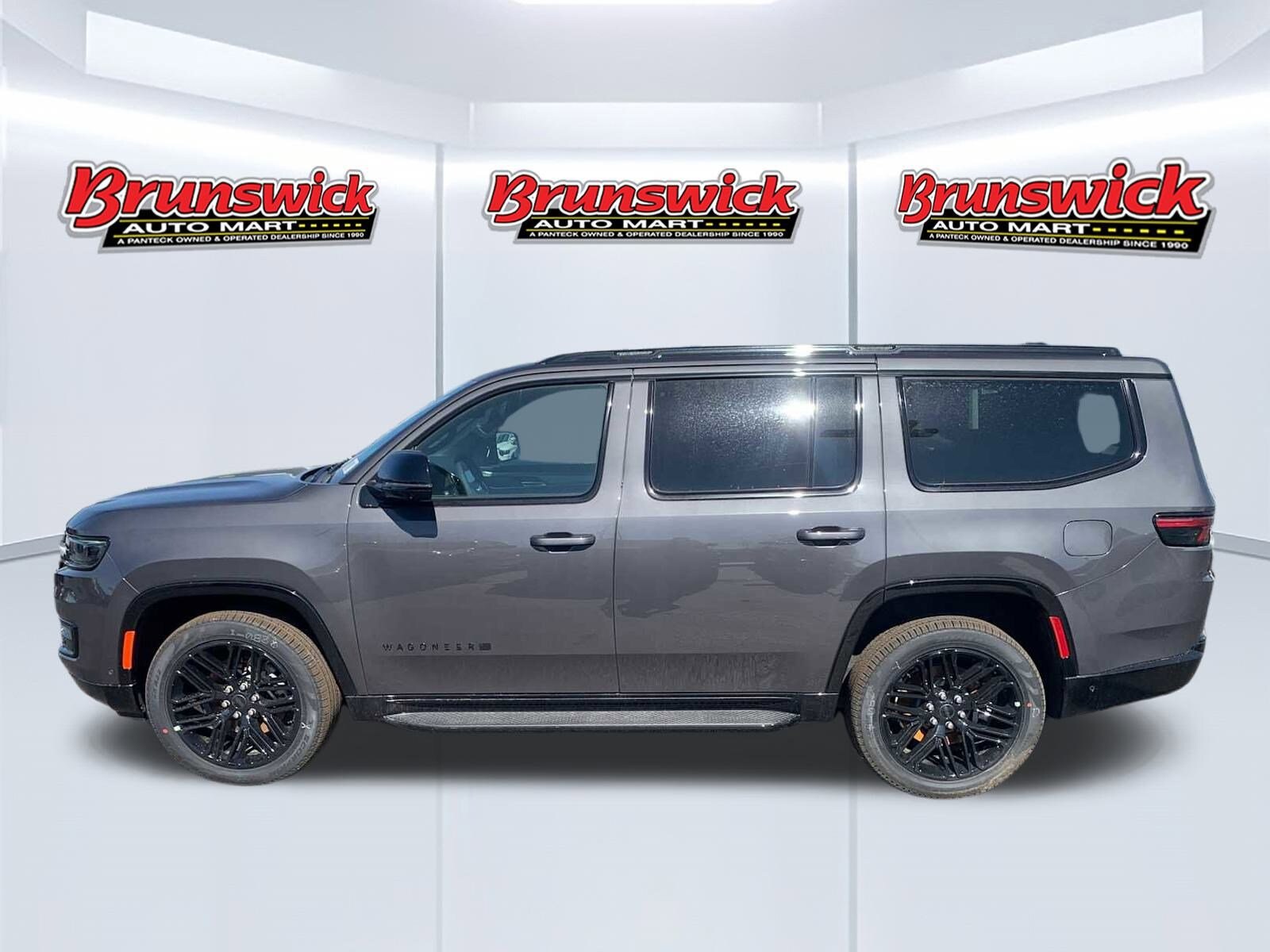 2025 Jeep Wagoneer Carbide photo 3