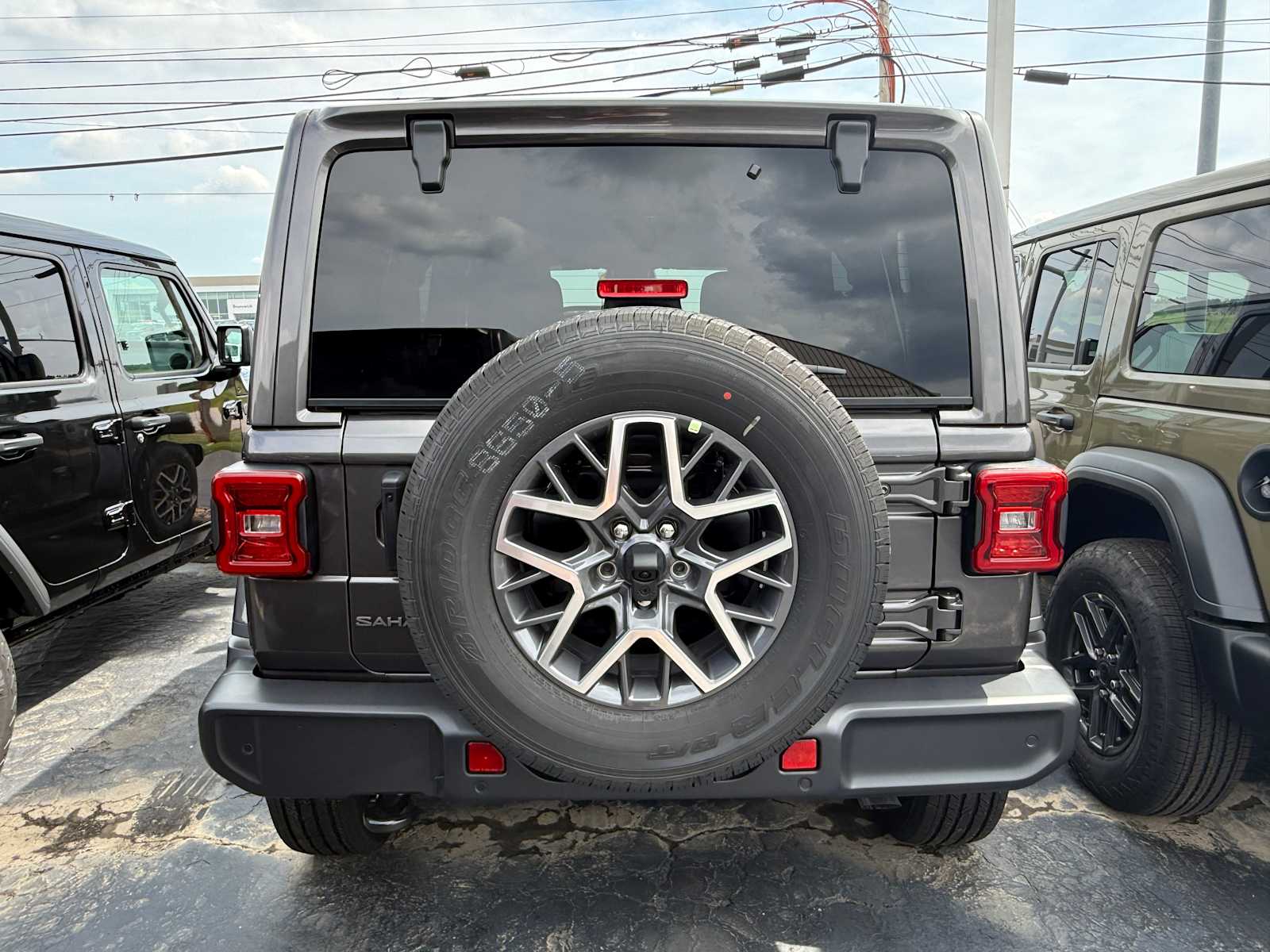 2025 Jeep Wrangler Sahara photo 4