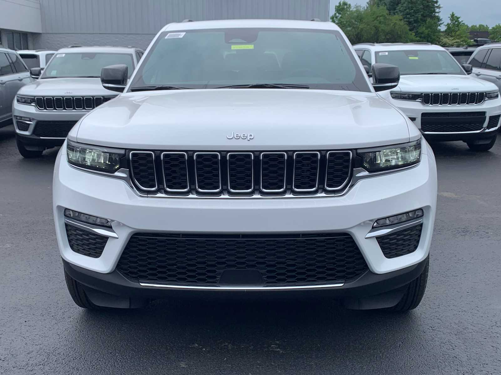 2025 Jeep Grand Cherokee Limited photo 2
