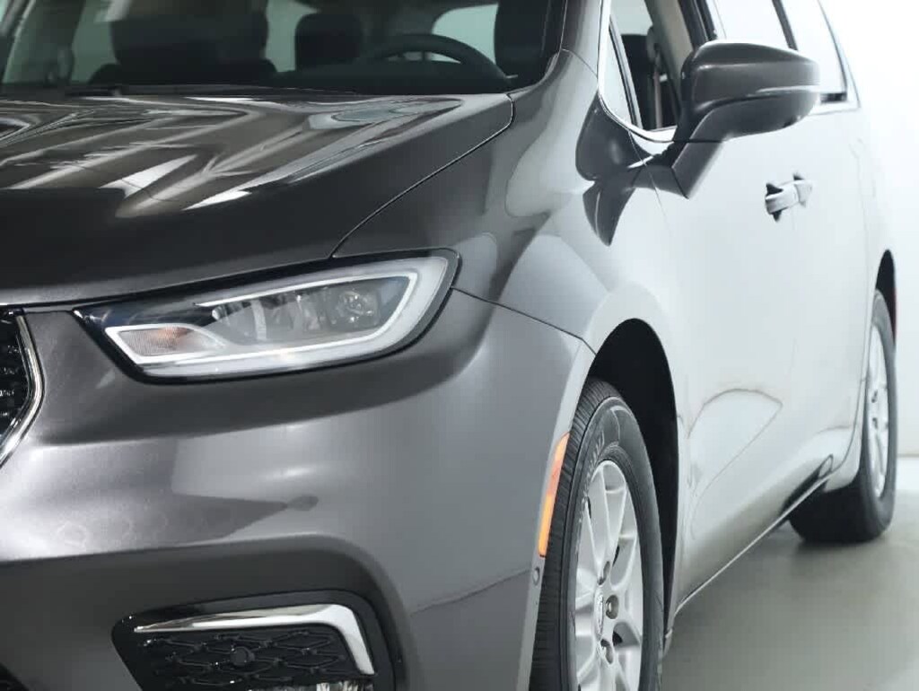 Used 2023 Chrysler Pacifica Touring L Van Passenger Van