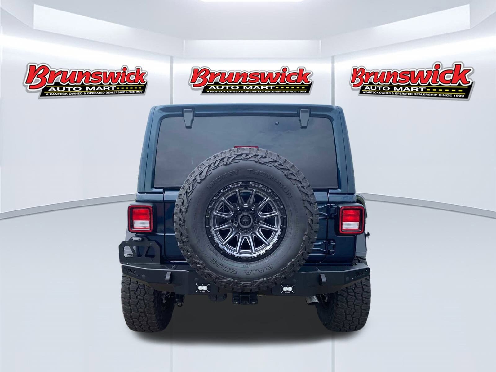 2025 Jeep Wrangler Willys photo 4