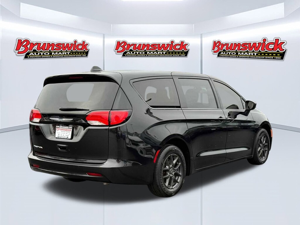 Used 2017 Chrysler Pacifica Touring Van