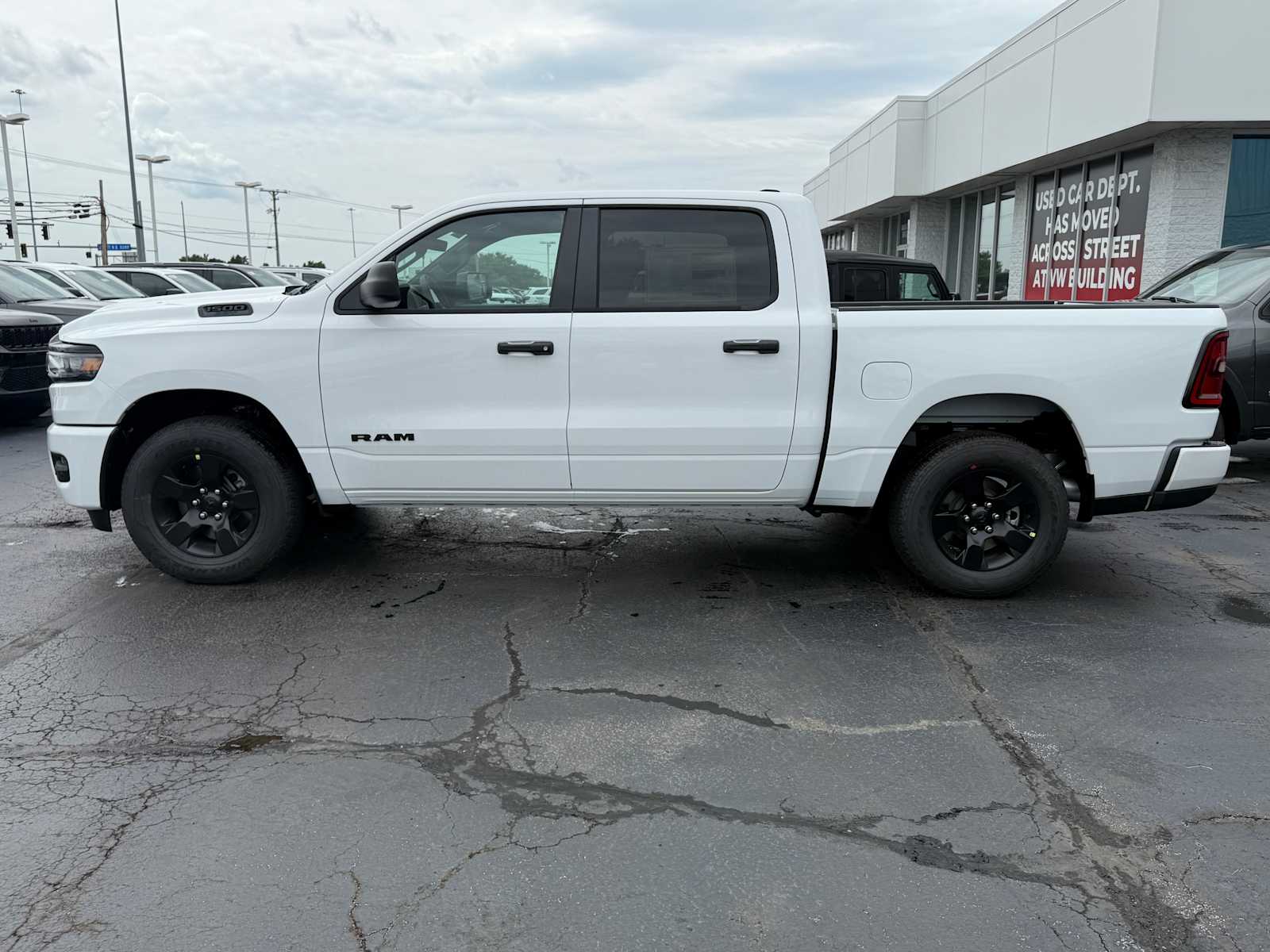 2025 Ram 1500 Tradesman photo 3
