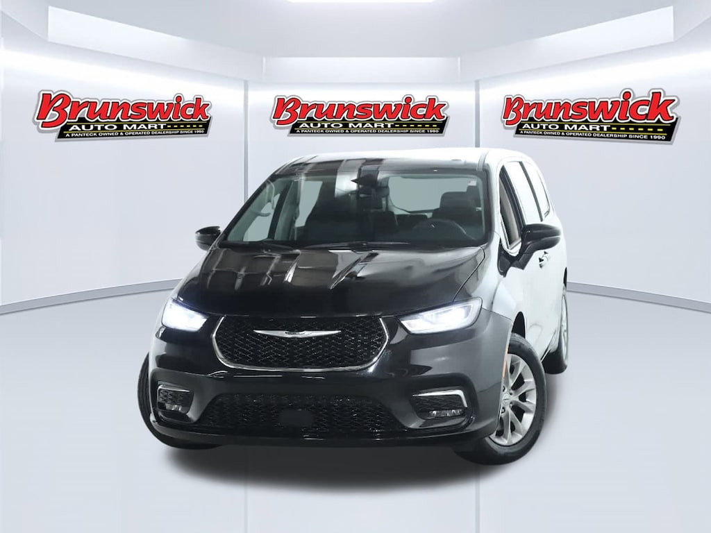 Used 2023 Chrysler Pacifica Touring L Van Passenger Van