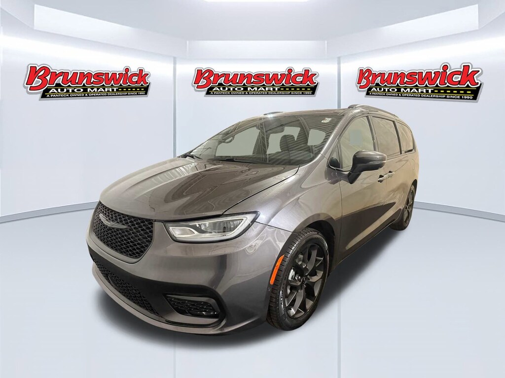 Used 2023 Chrysler Pacifica Touring L Van Passenger Van