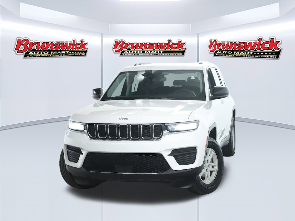 Used 2023 Jeep Grand Cherokee Laredo SUV