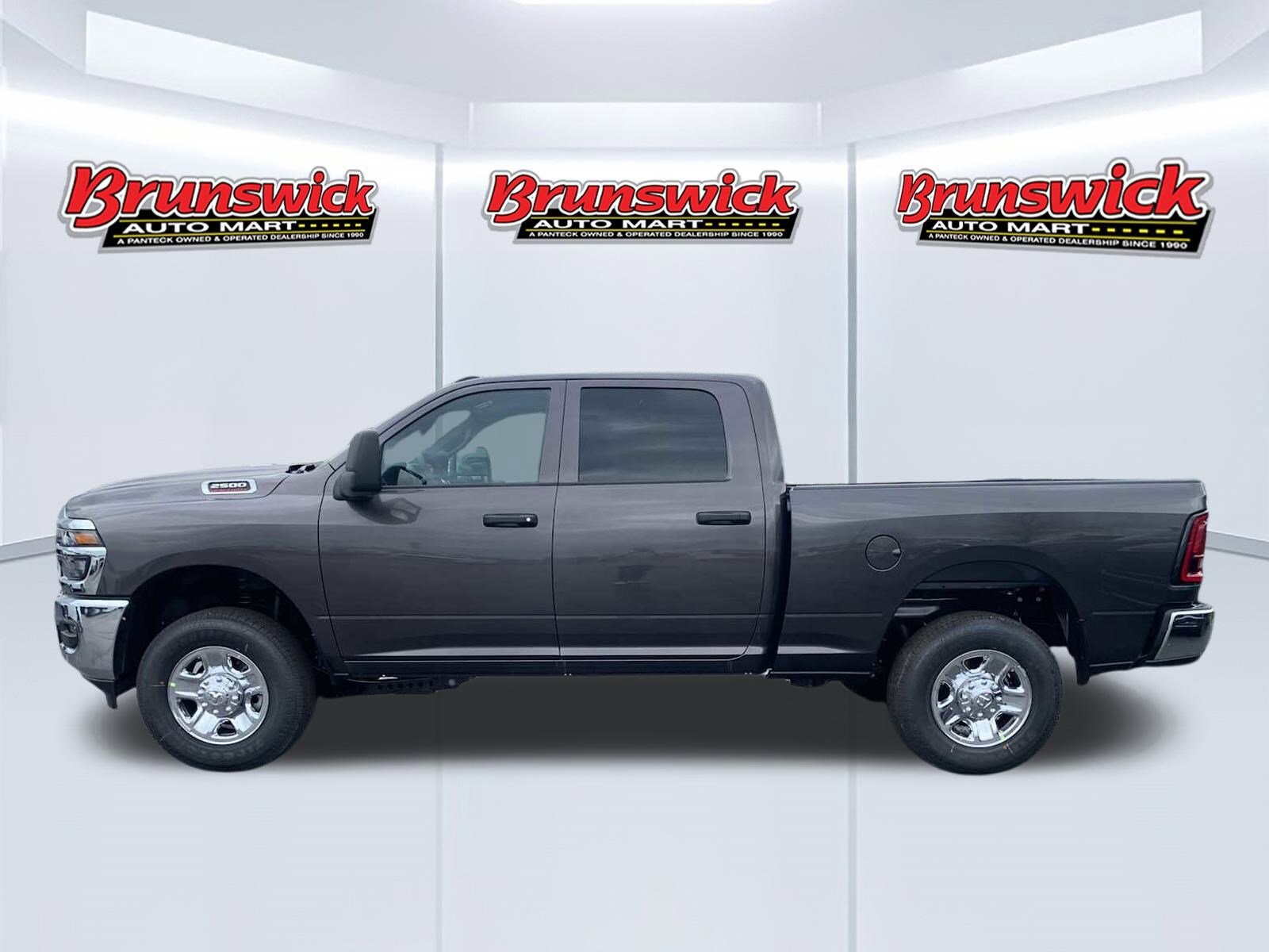 2025 Ram 2500 Tradesman photo 3