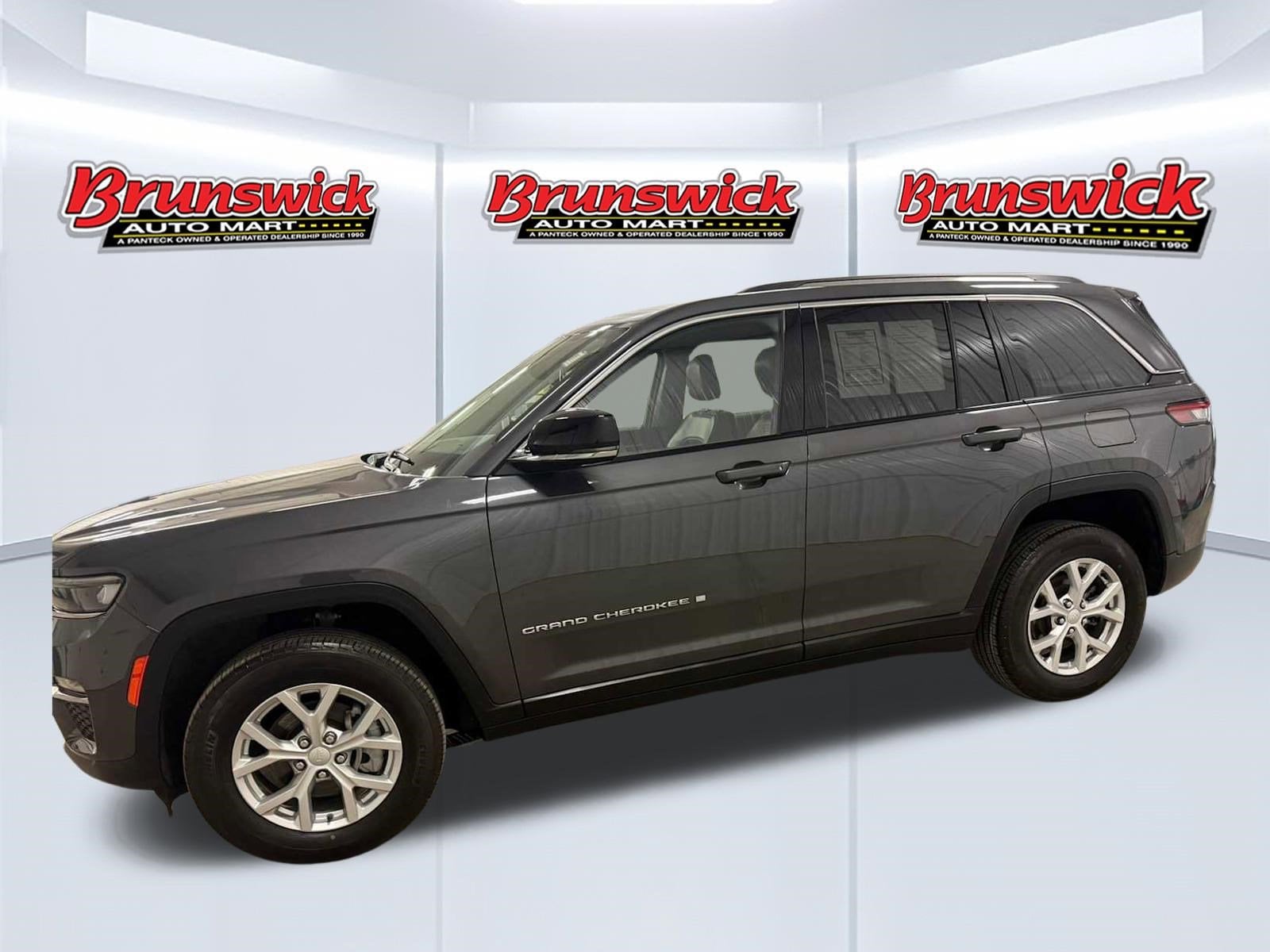 View vehicle photo 4