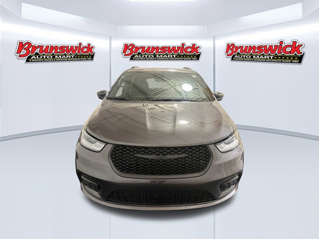 Used 2023 Chrysler Pacifica Touring L Van Passenger Van