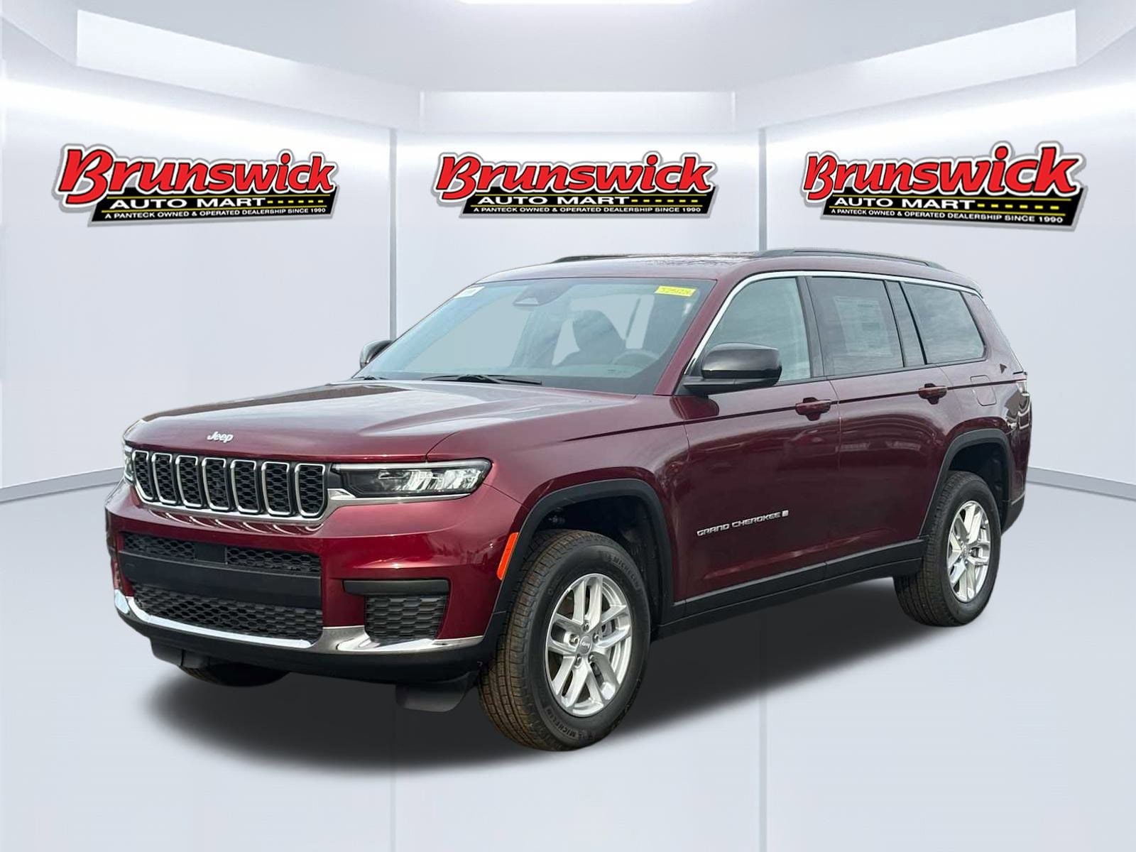 2025 Jeep Grand Cherokee L Laredo's photo