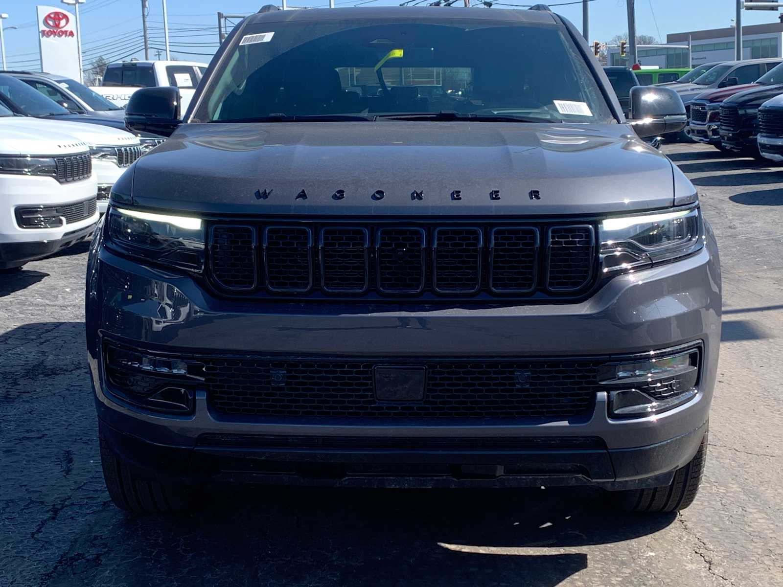 2025 Jeep Wagoneer Carbide photo 2