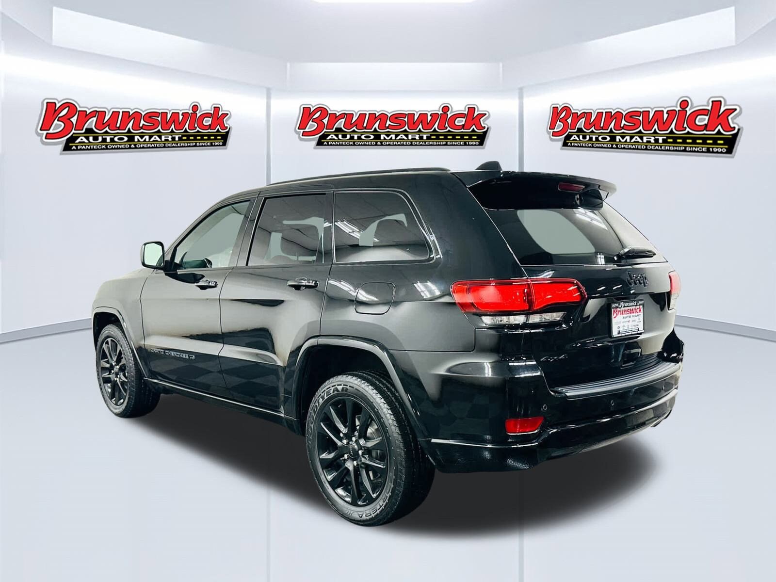 2022 Jeep Cherokee Laredo photo 2