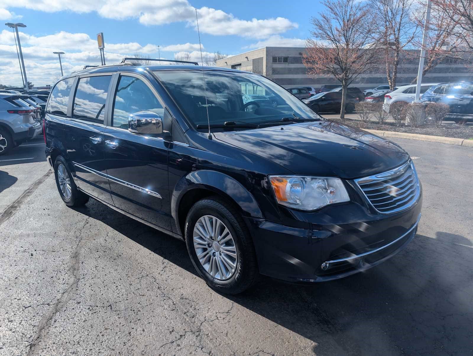 2016 Chrysler Town & Country Touring-L