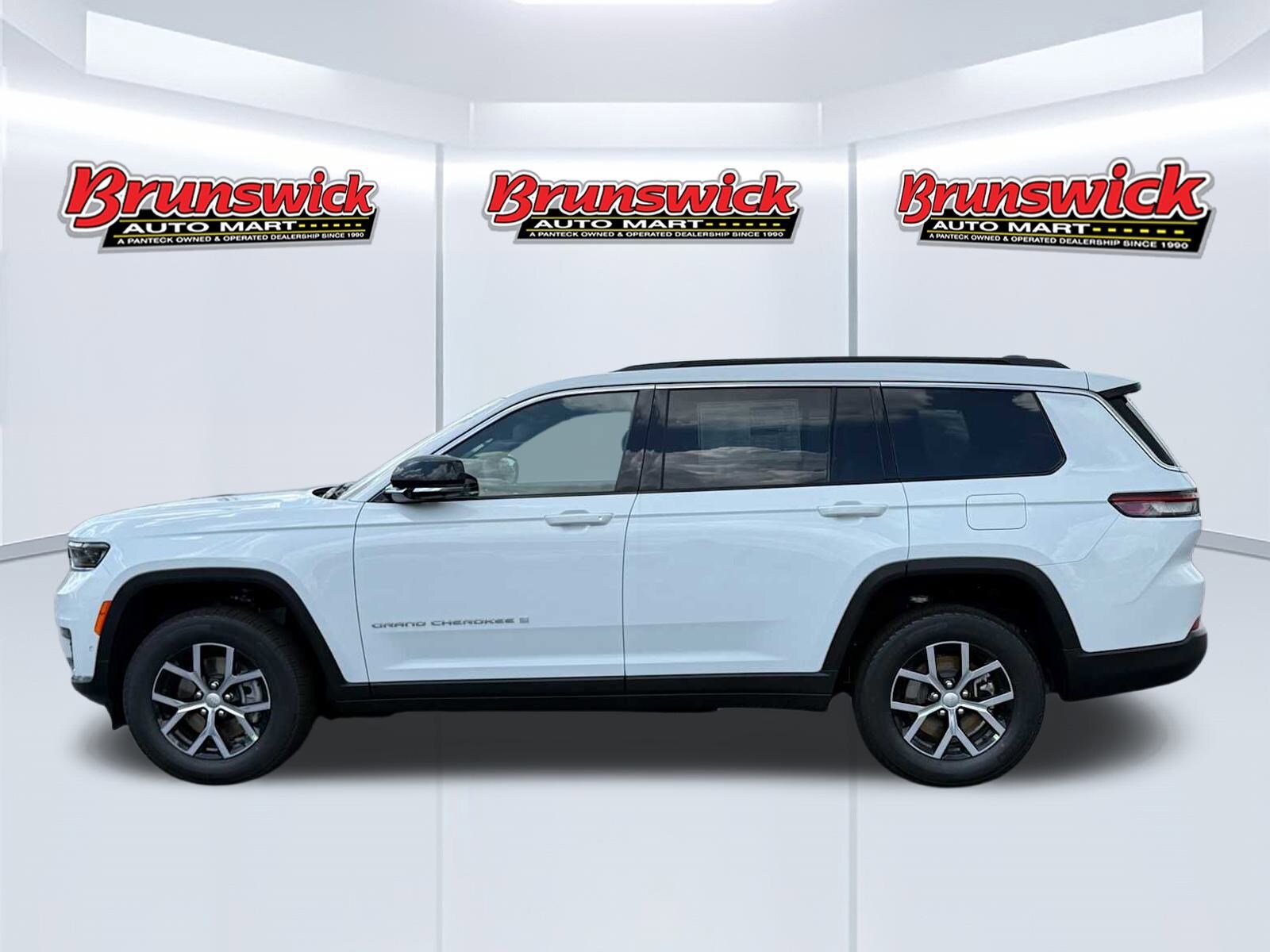 2025 Jeep Grand Cherokee Limited photo 2