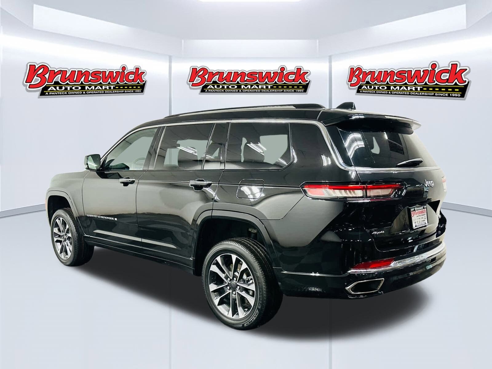 2023 Jeep Grand Cherokee Overland photo 4