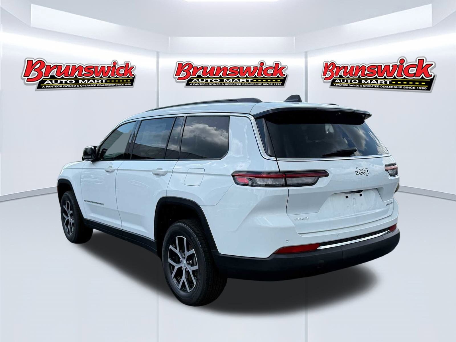 2025 Jeep Grand Cherokee Limited photo 3