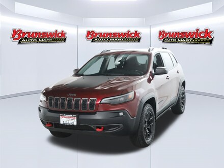 Featured Pre-Owned 2019 Jeep Cherokee Trailhawk 4x4 SUV for sale near you in Brunswick, OH