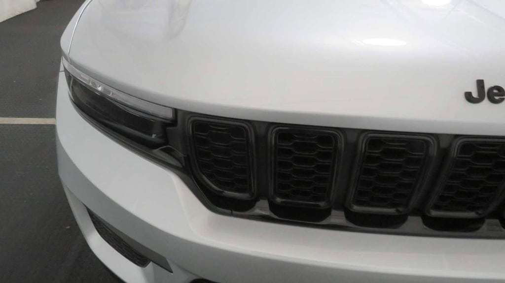 Used 2023 Jeep Grand Cherokee Laredo SUV