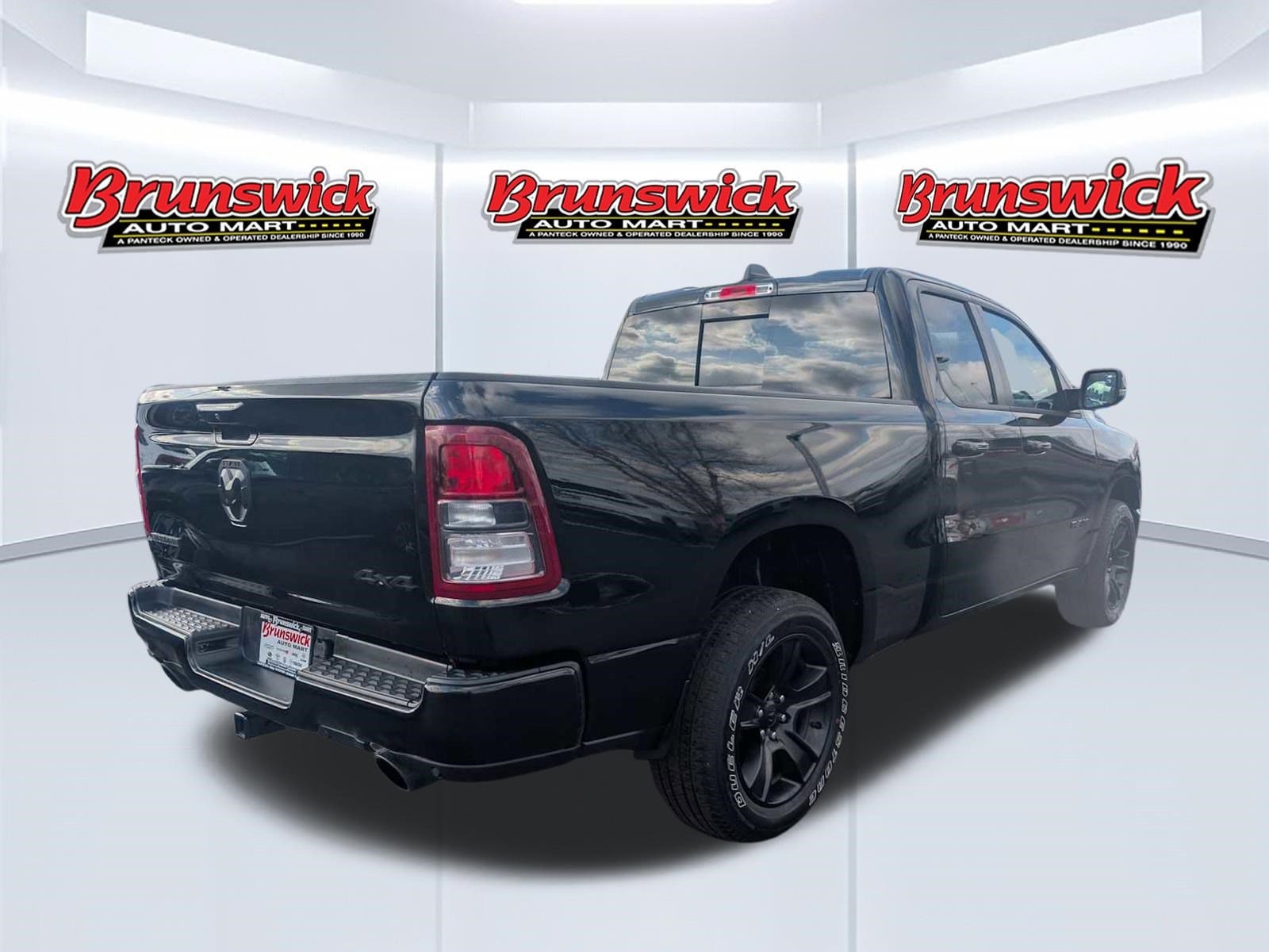 View vehicle photo 7