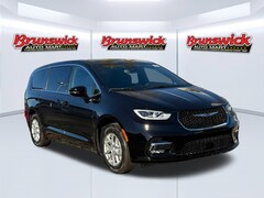 2026 Chrysler Pacifica SELECT Passenger Van