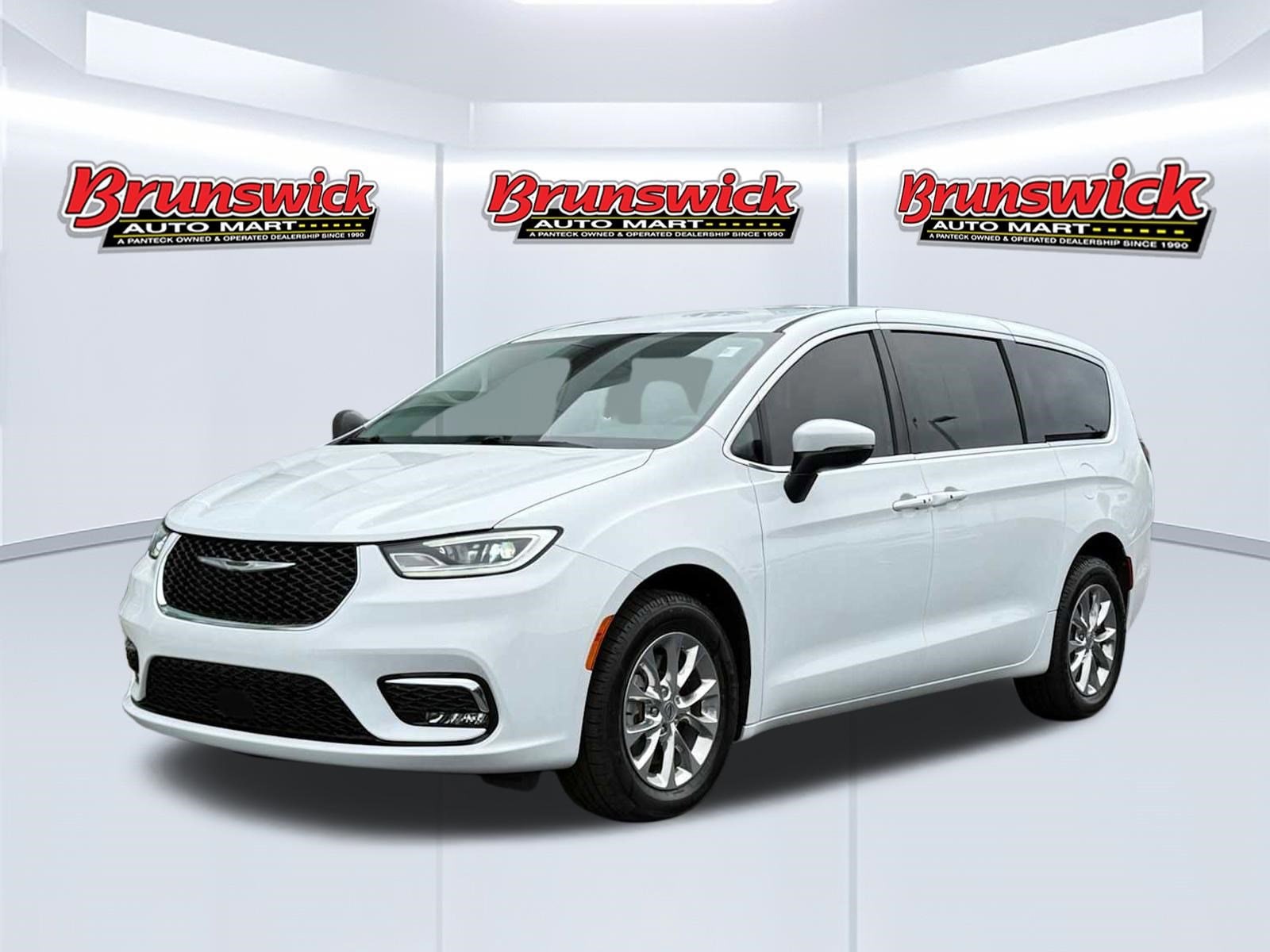 2023 Chrysler Pacifica Touring L AWD's photo