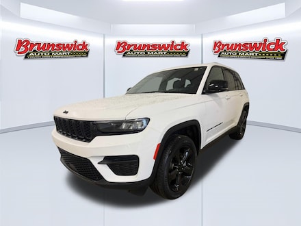 Featured Pre-Owned 2023 Jeep Grand Cherokee Laredo SUV for sale near you in Brunswick, OH