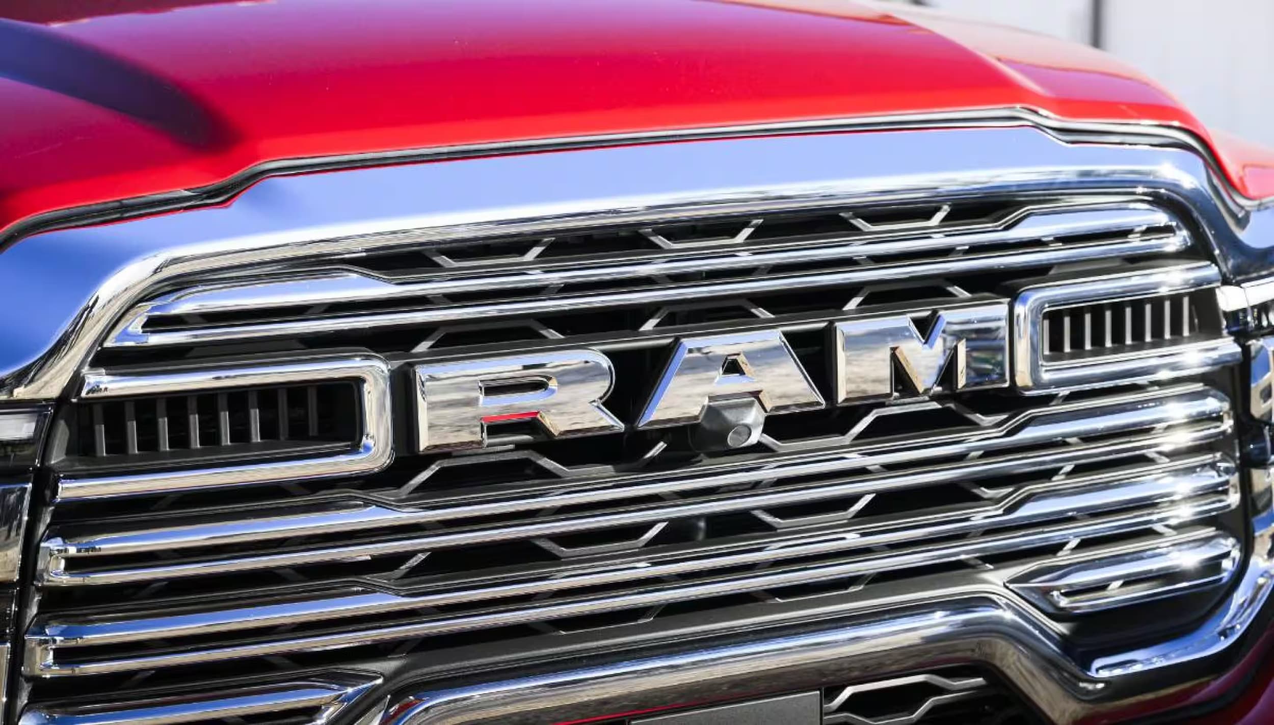 2025-ram-chassis-cab-grille.png