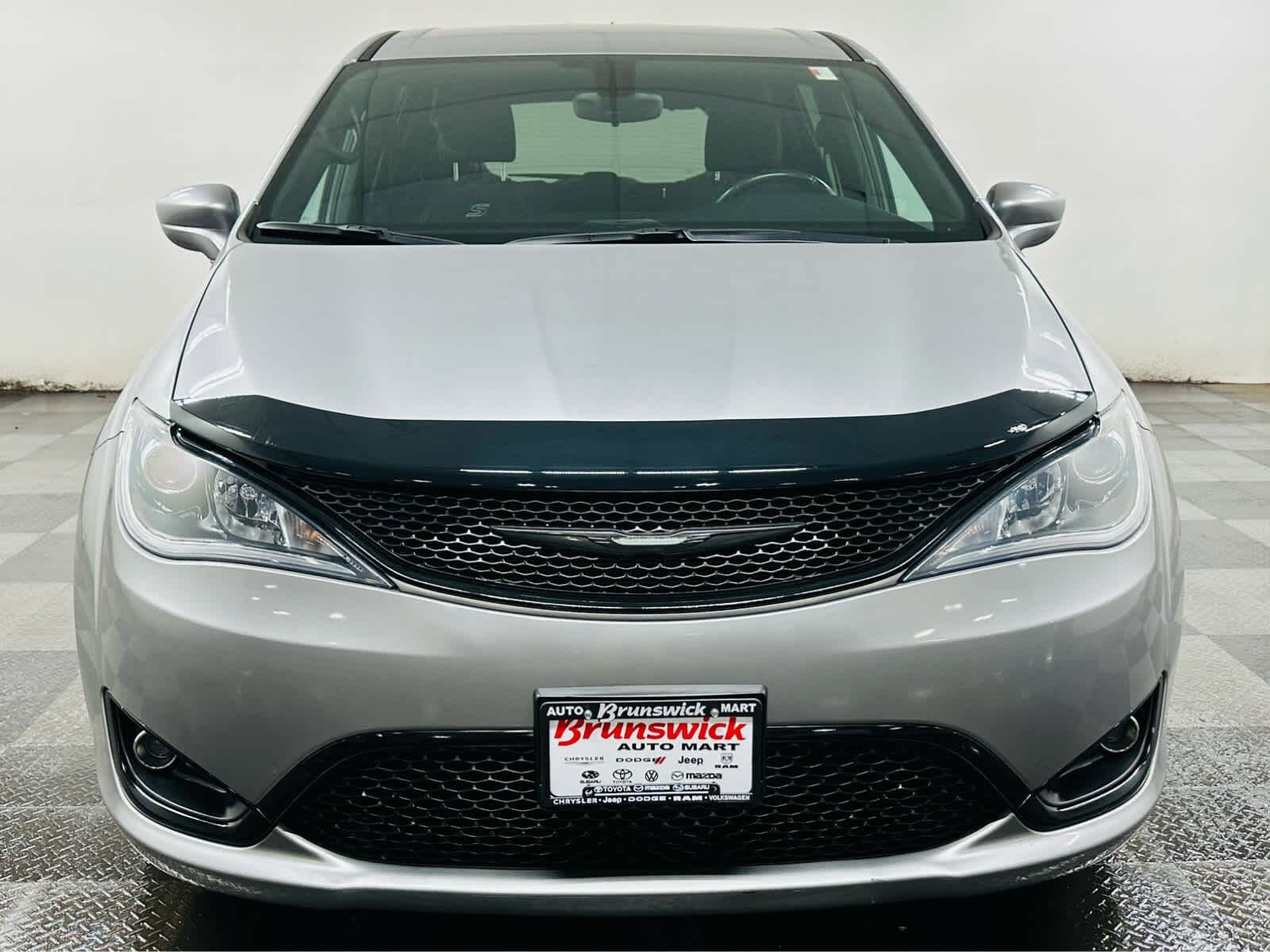 2018 Chrysler Pacifica Touring Plus photo 2
