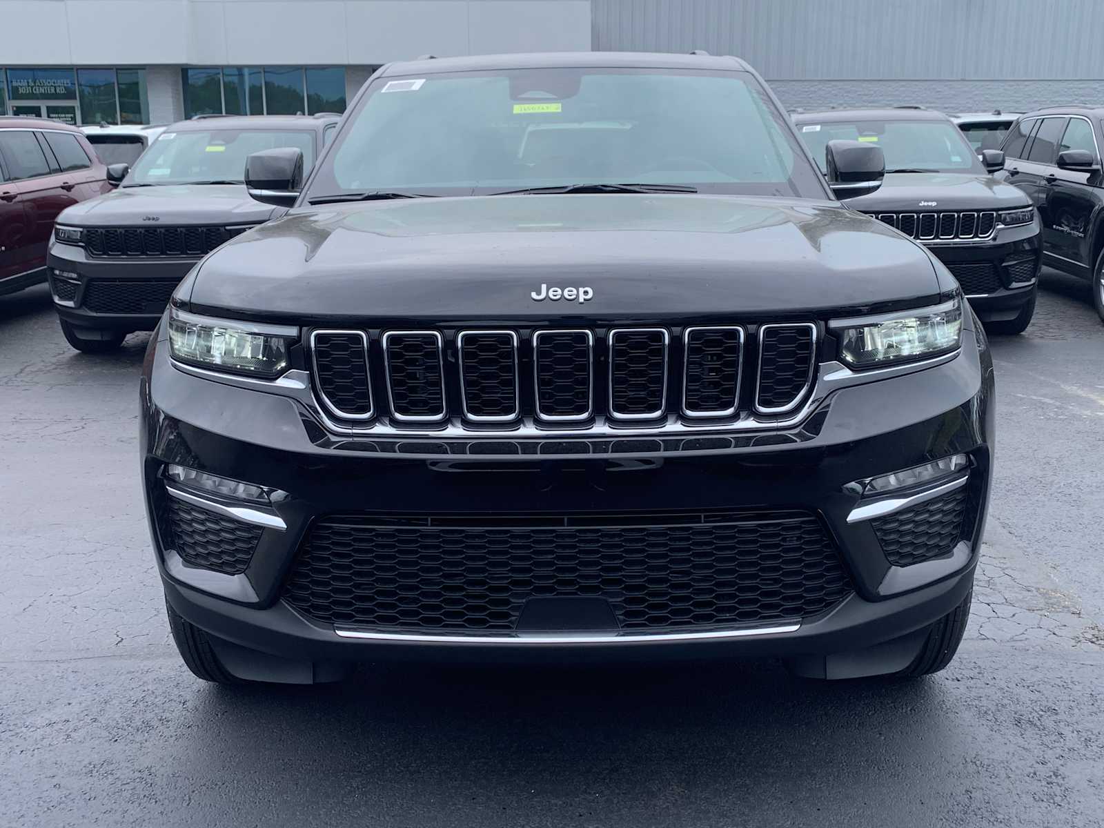 2025 Jeep Grand Cherokee Limited photo 2