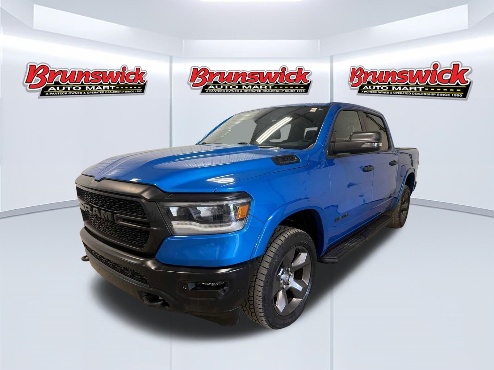 2023 RAM 1500 Big Horn/Lone Star 4x4 Crew Cab 5'7's photo