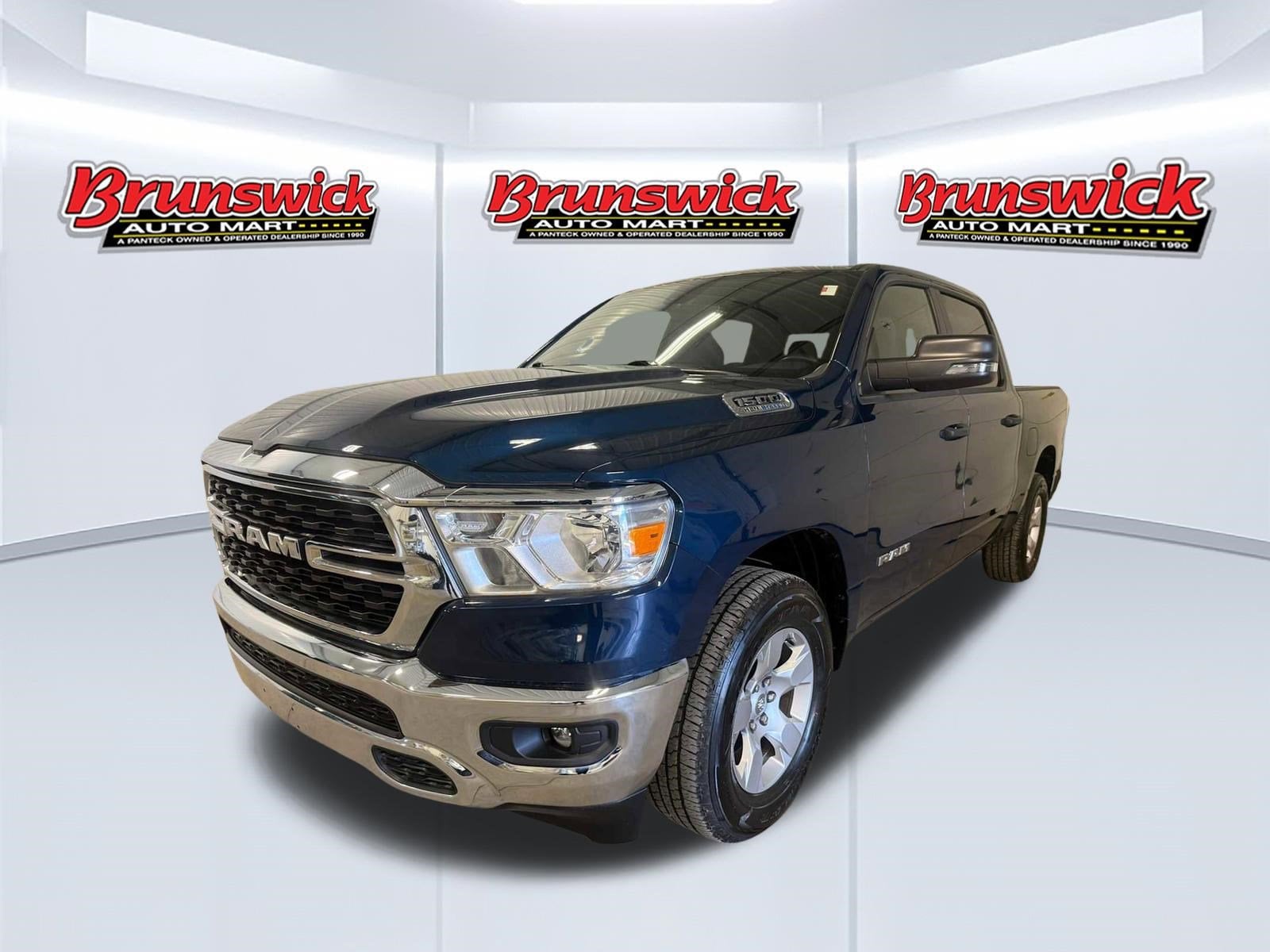 2023 RAM 1500 Big Horn/Lone Star 4x4 Crew Cab 5'7's photo