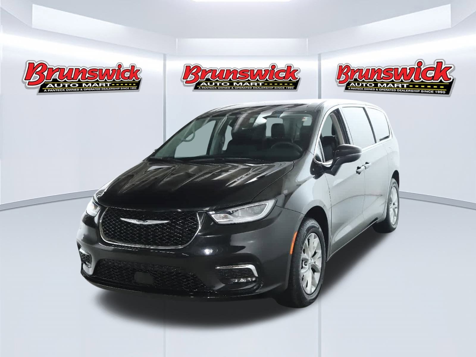2023 Chrysler Pacifica Touring L's photo