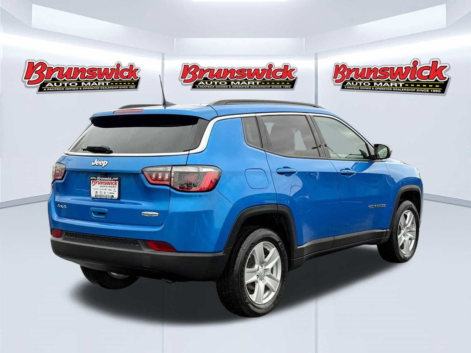 2022 Jeep Compass Latitude photo 2