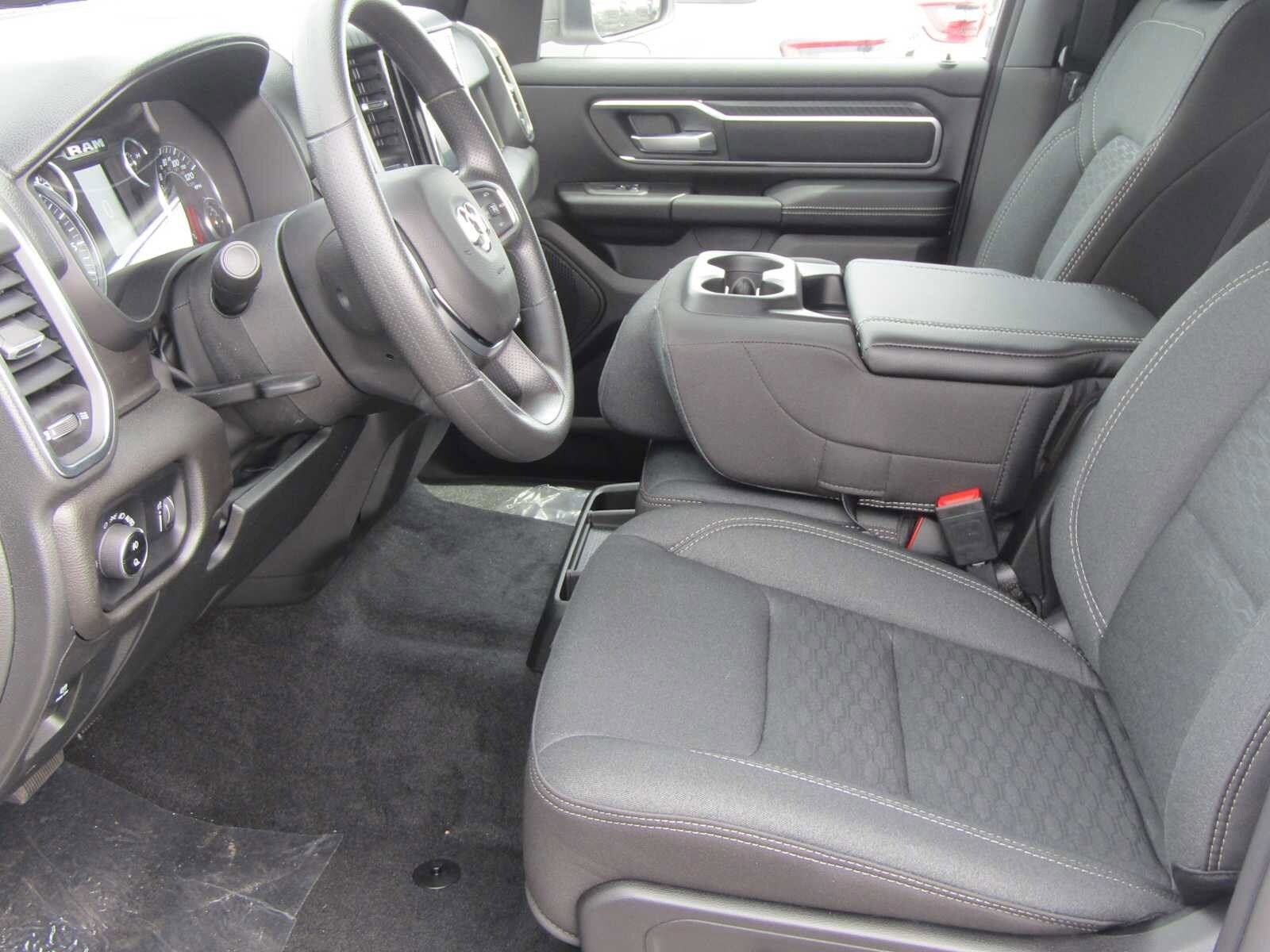 2025 Ram 1500 Big Horn photo 4