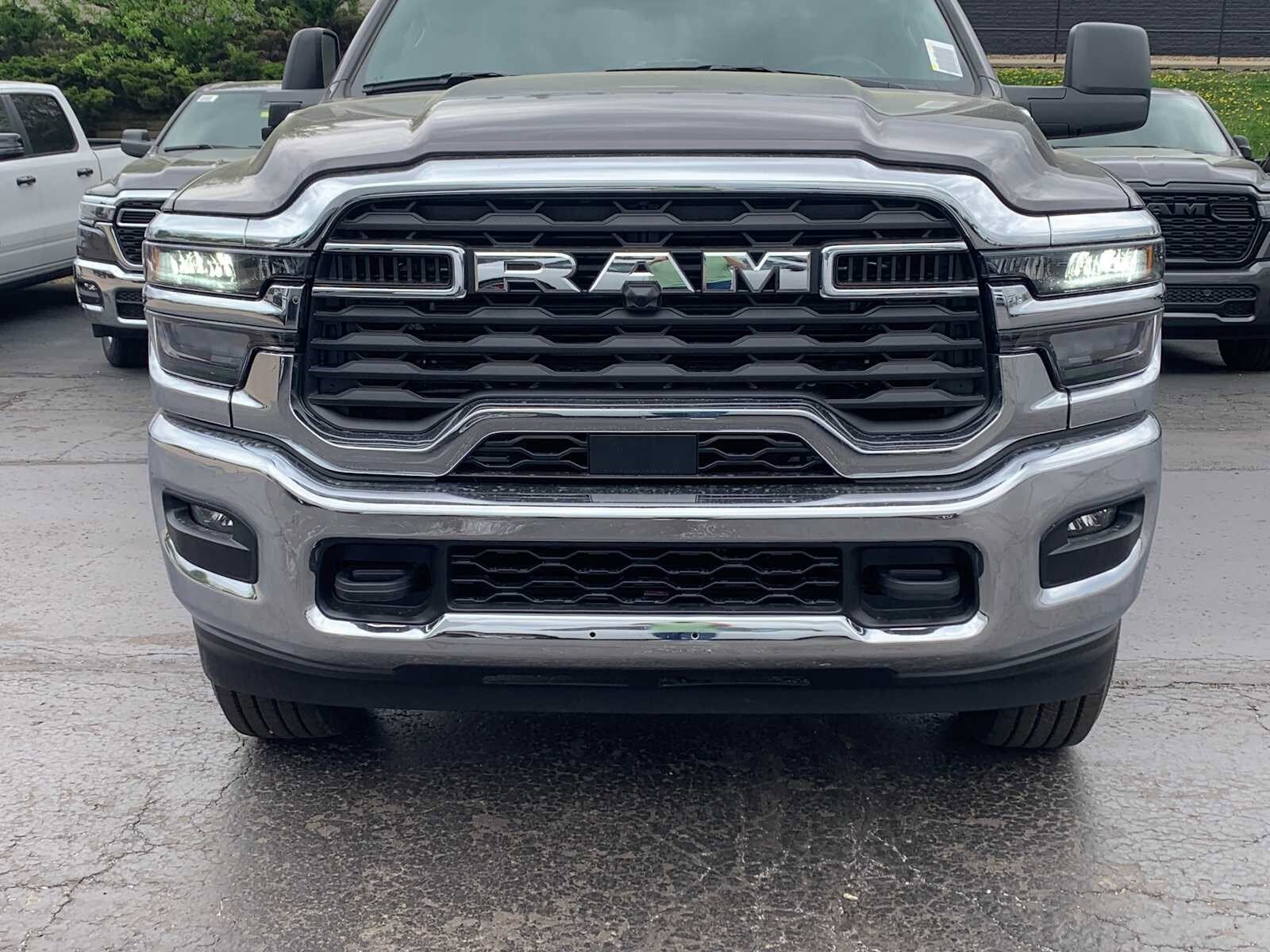2025 Ram 2500 Tradesman photo 2
