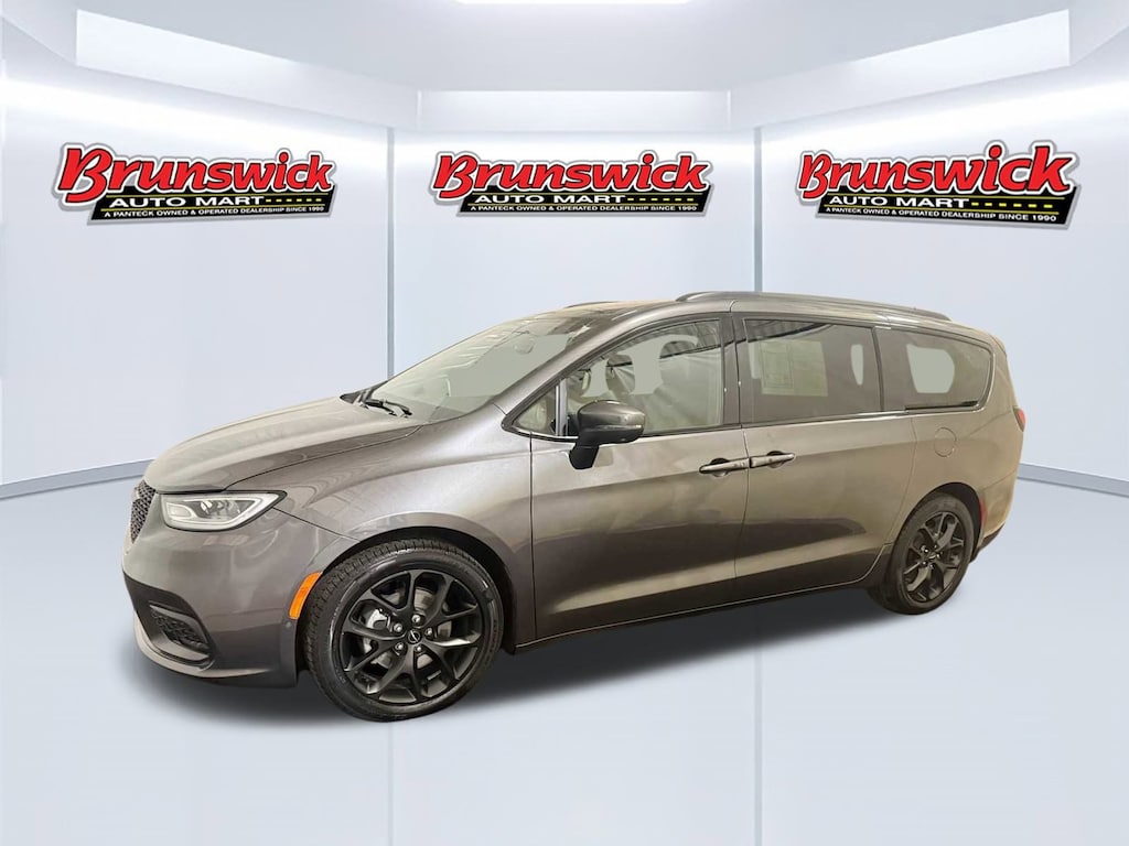 Used 2023 Chrysler Pacifica Touring L Van Passenger Van