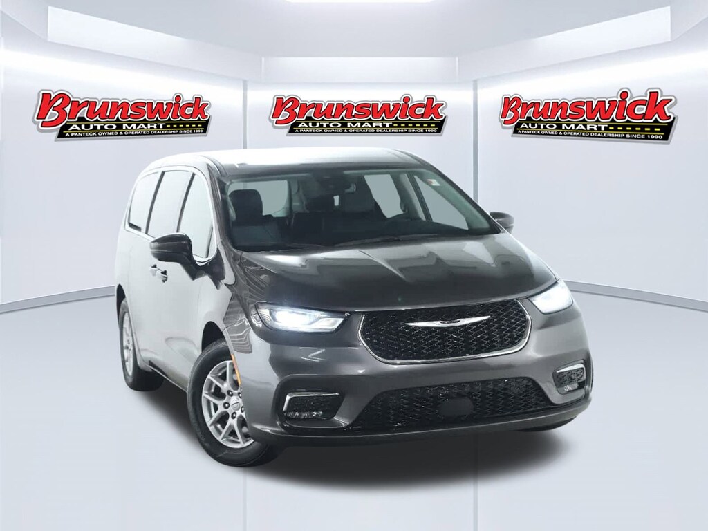 Used 2023 Chrysler Pacifica Touring L Van Passenger Van