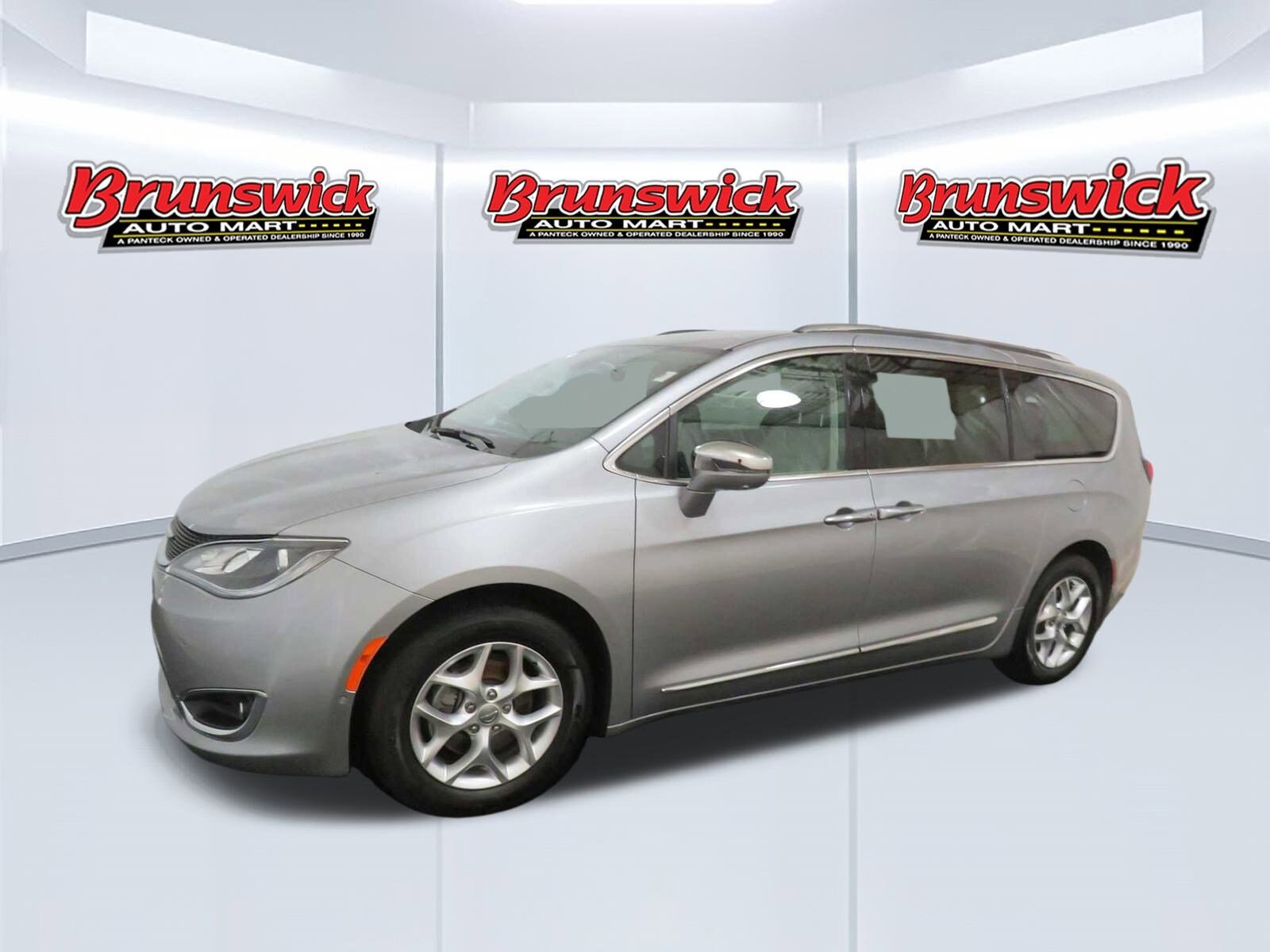 2020 Chrysler Pacifica Limited photo 2
